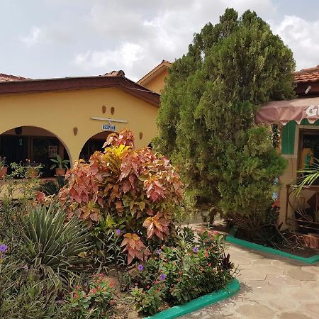 De Mod Hotel Ngleshi Amanfro Εξωτερικό φωτογραφία